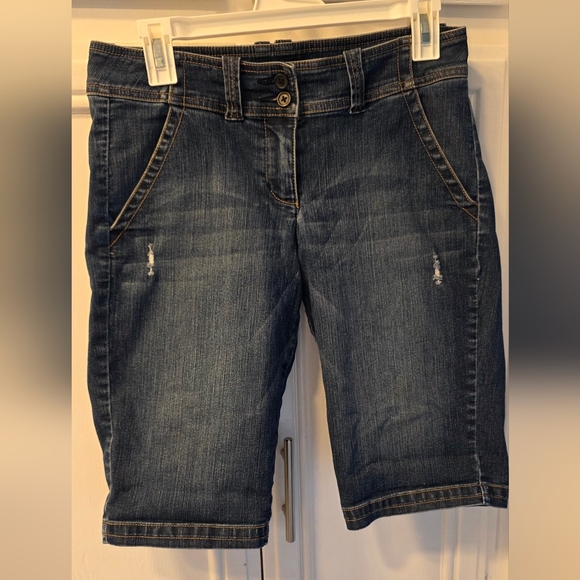 New York & Company Women's Blue Distressed Denim Shorts ~ Size 4 - Picture 2 of 9